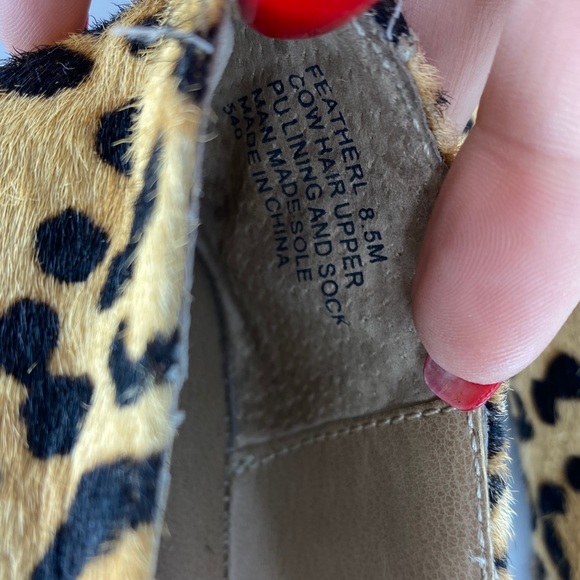 Steve Madden Leopard Print Calf Hair Pointed Flats - Picture 5 of 8